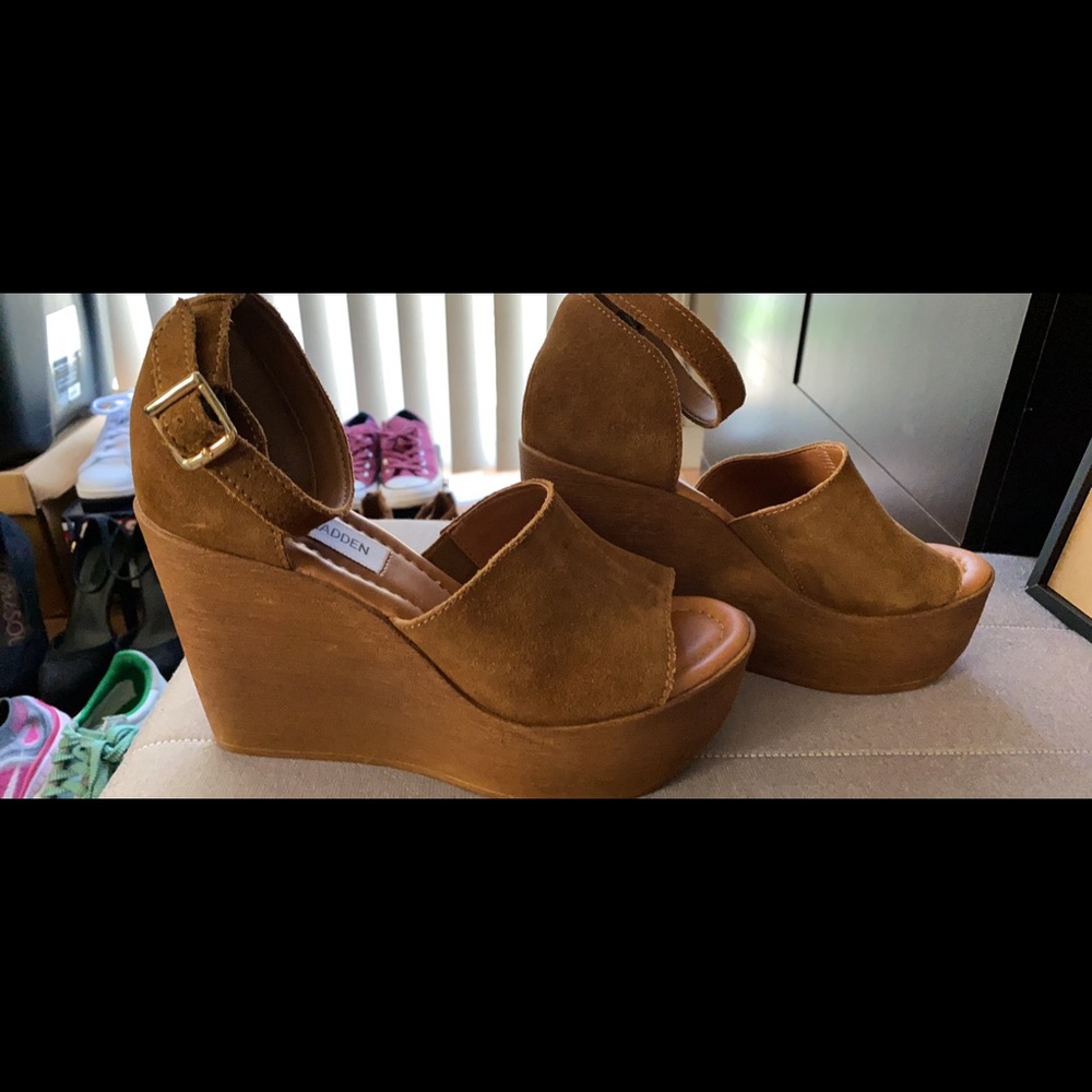 Women’s wedge sandals